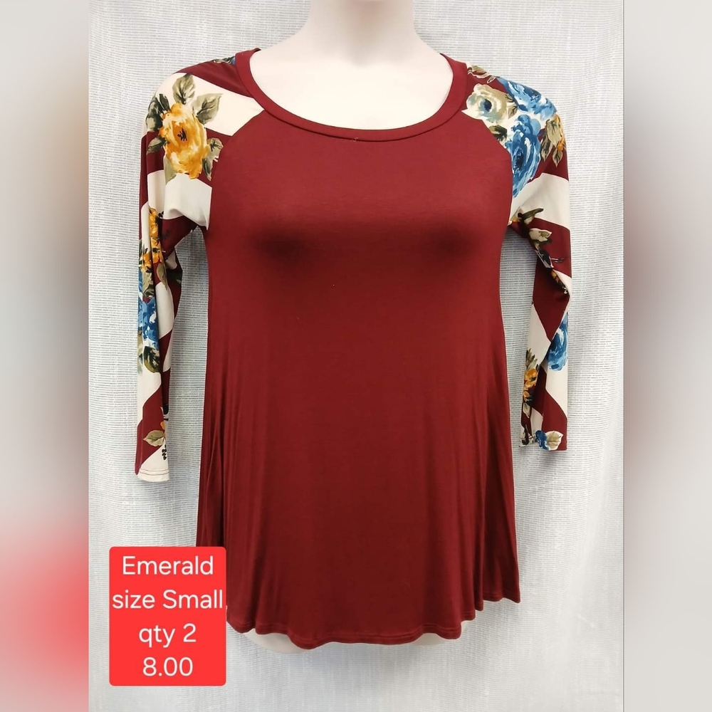 Emerald size Small. 3/4 sleeve fall top shirt. Flowers Floral. Tunic. Size Small